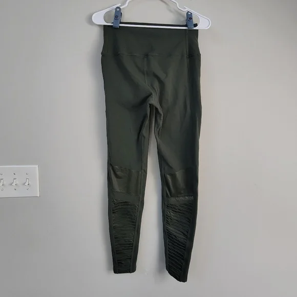 Alo Yoga Moto Legging Ribbed Green Women's Size Large Gym Athleisure Sporty - Picture 2 of 9